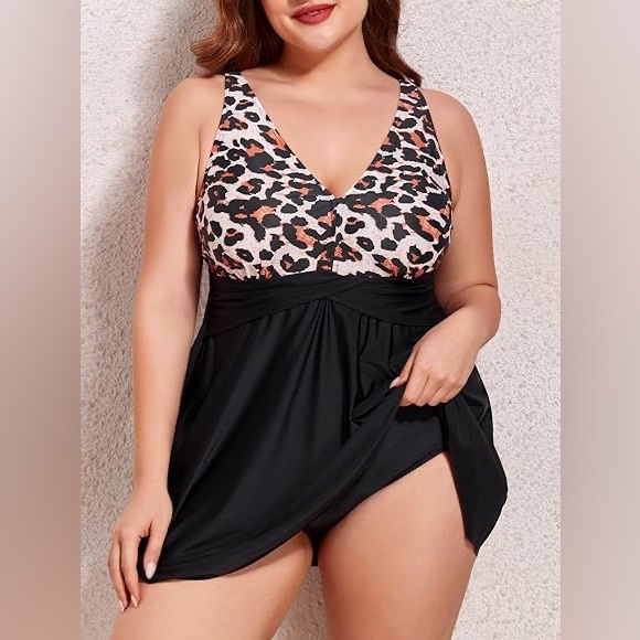 NWT HOLIPICK One Piece Swimsuit - Picture 5 of 13